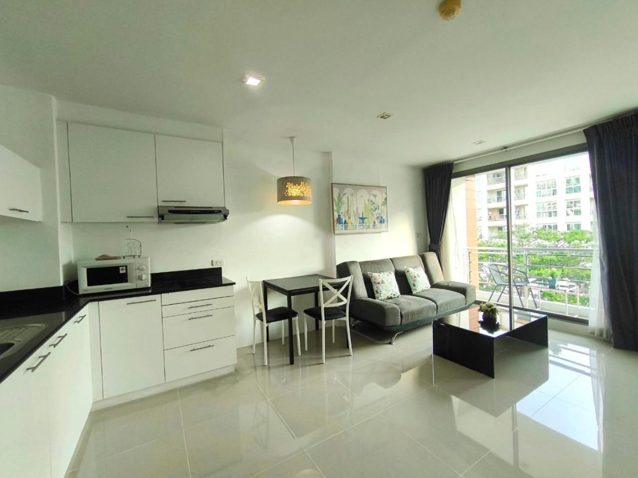 The Urban City Center By Fantasea Beach Pattaya Exterior photo