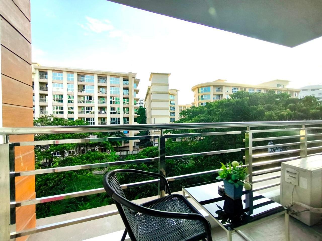The Urban City Center By Fantasea Beach Pattaya Exterior photo